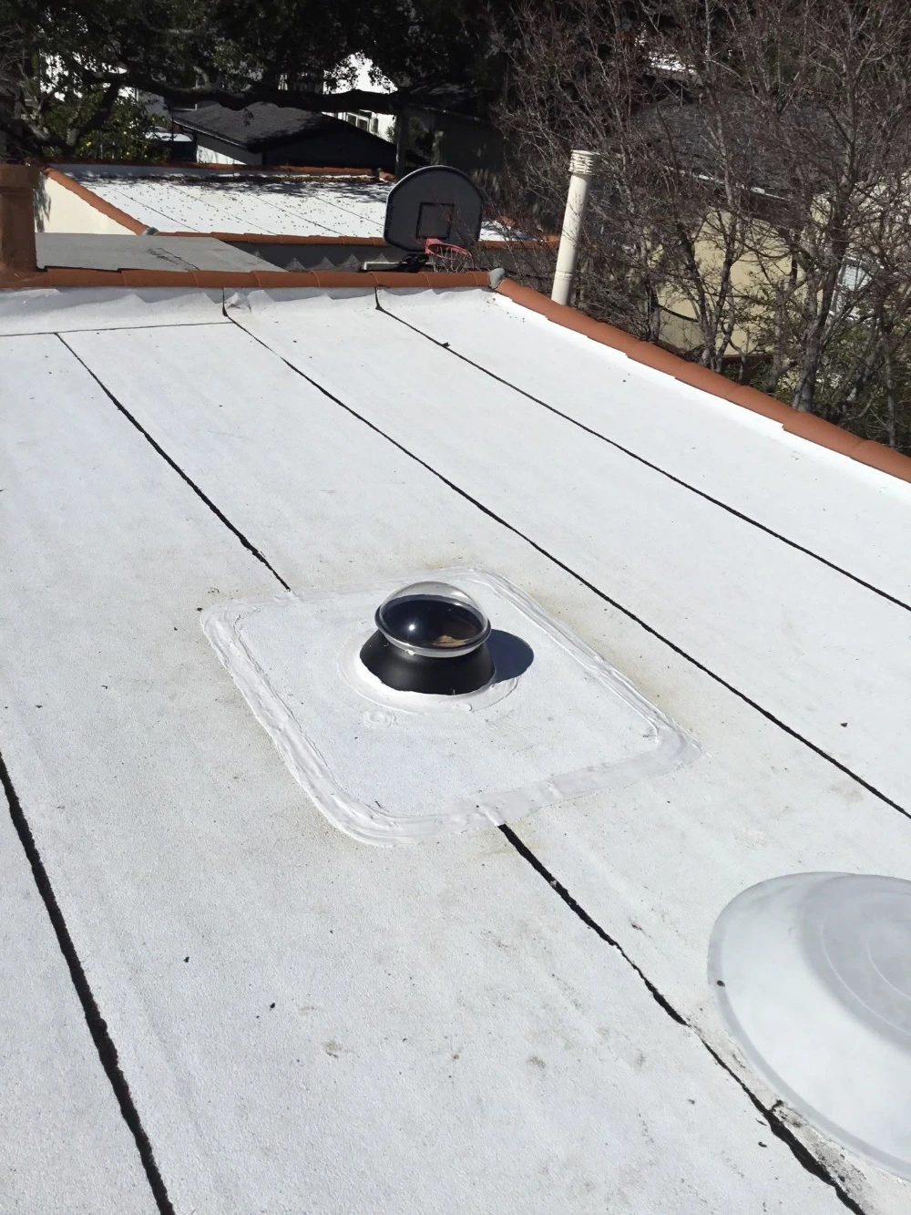 Flashing repair on a flat roof parapet wall